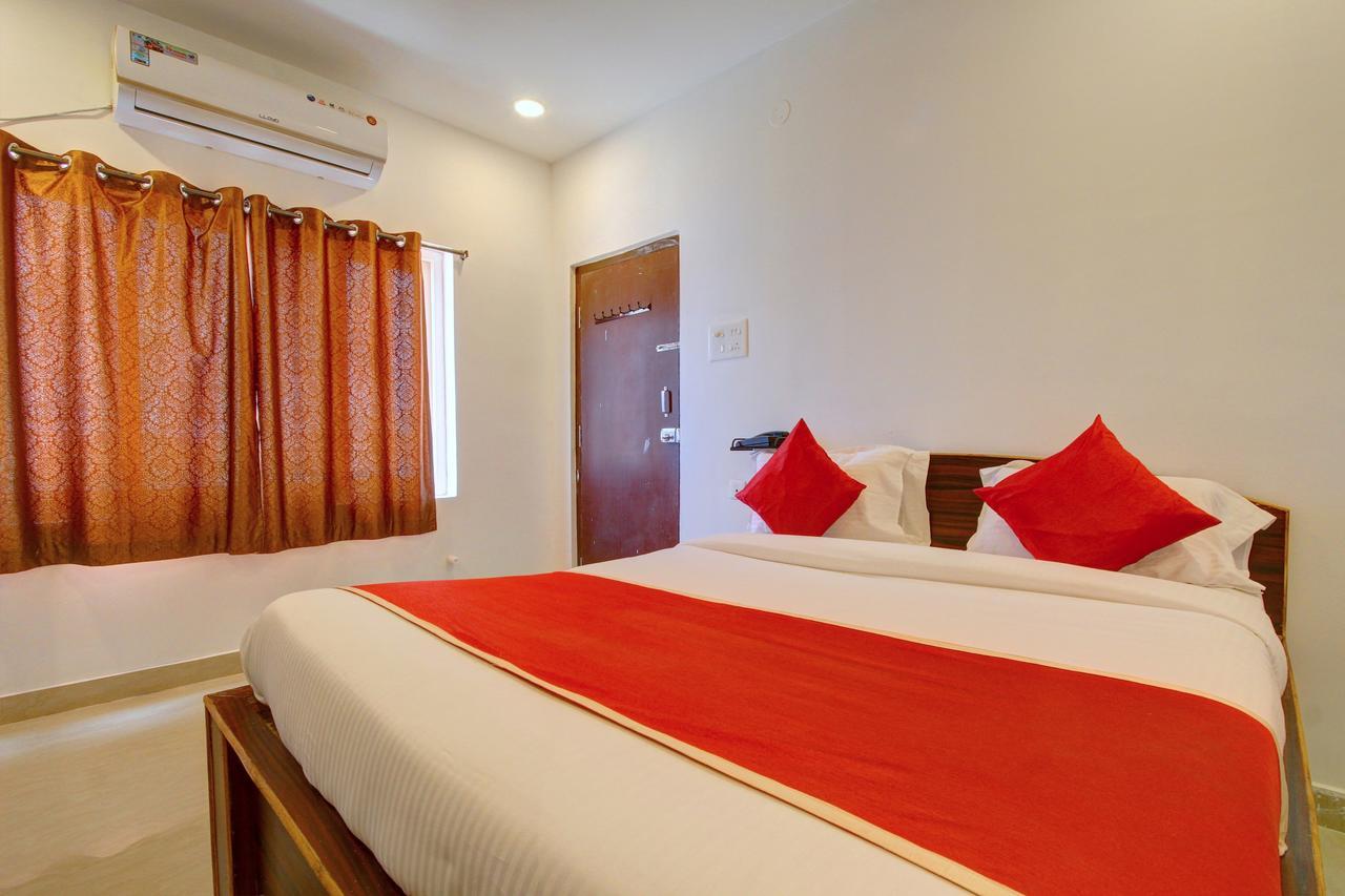 Oyo 11670 Hotel Vishnu Priya Residency Хидерабад Екстериор снимка