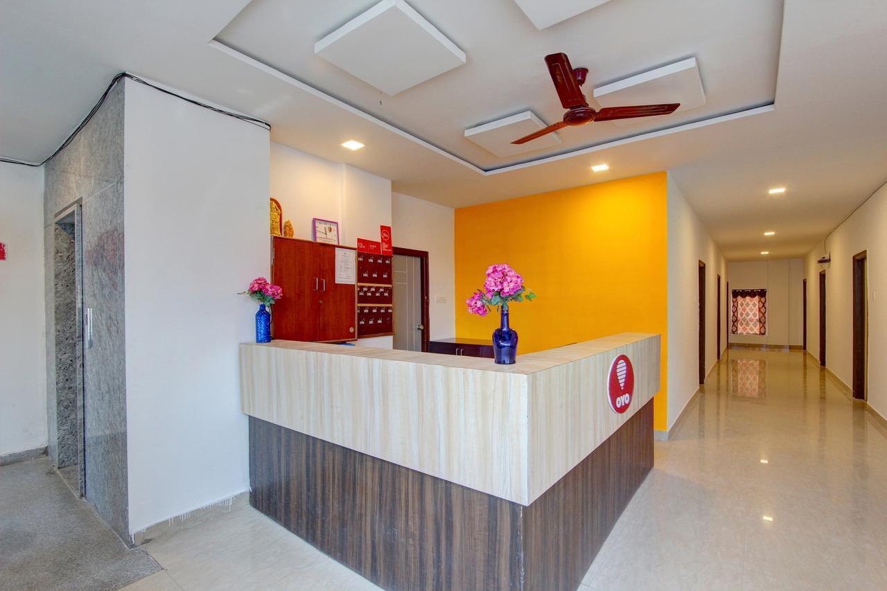 Oyo 11670 Hotel Vishnu Priya Residency Хидерабад Екстериор снимка
