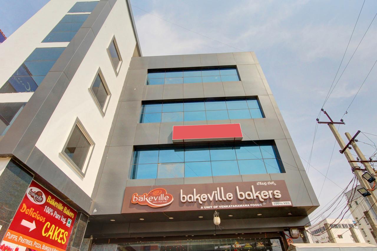Oyo 11670 Hotel Vishnu Priya Residency Хидерабад Екстериор снимка