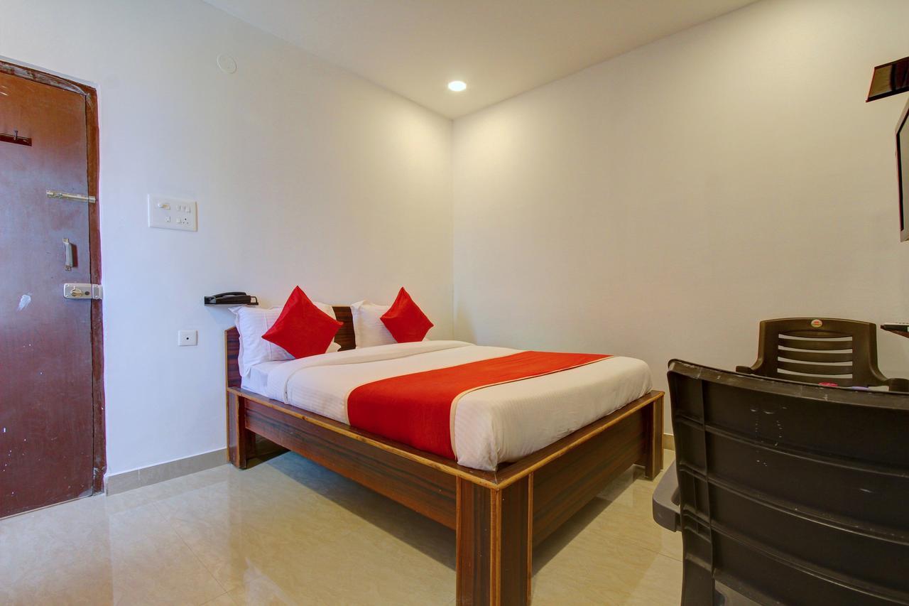 Oyo 11670 Hotel Vishnu Priya Residency Хидерабад Екстериор снимка