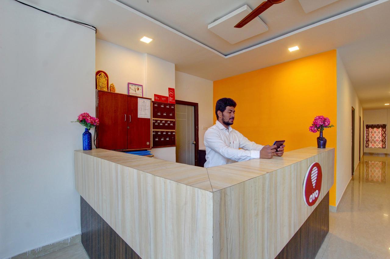 Oyo 11670 Hotel Vishnu Priya Residency Хидерабад Екстериор снимка