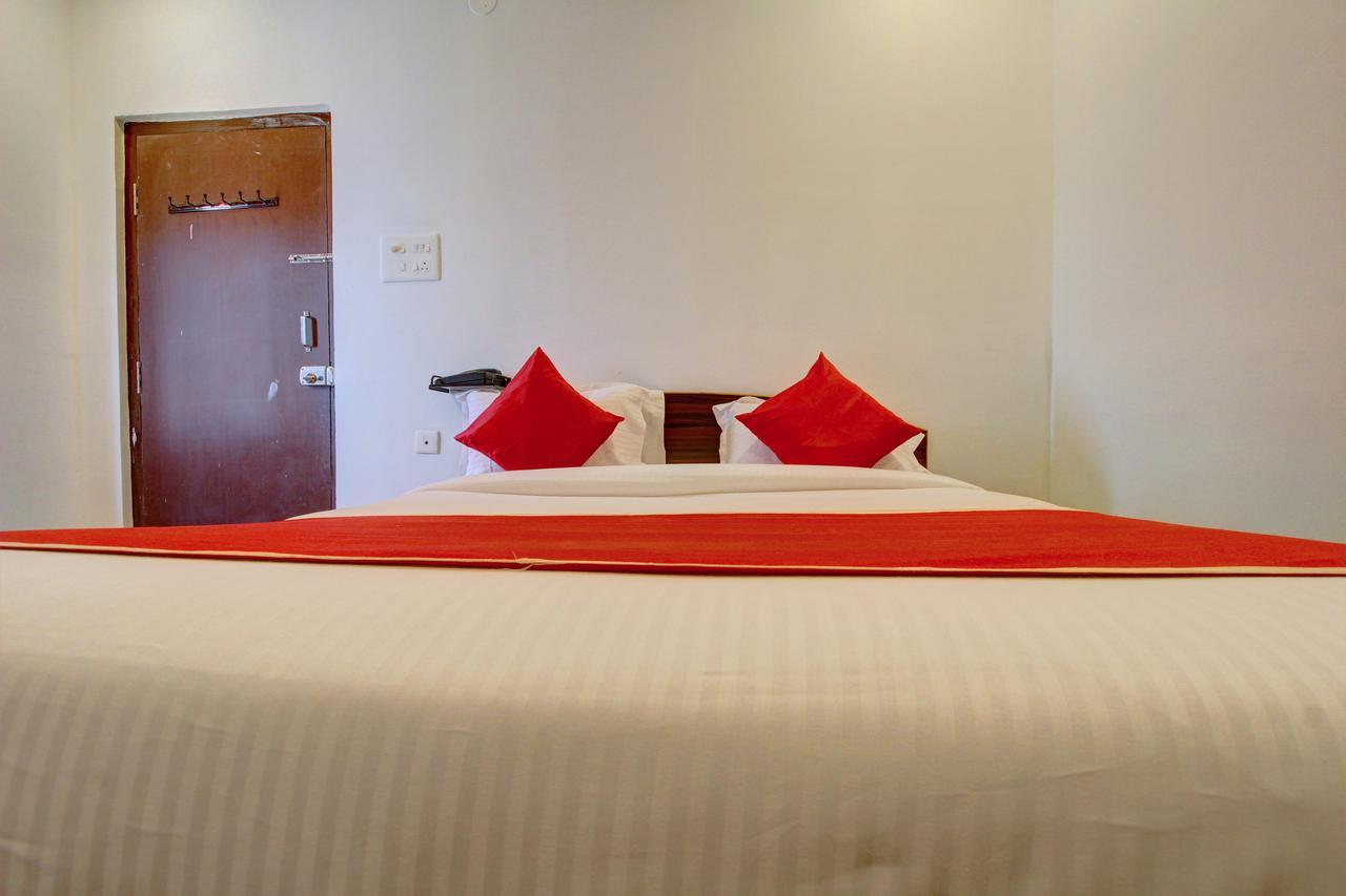 Oyo 11670 Hotel Vishnu Priya Residency Хидерабад Екстериор снимка