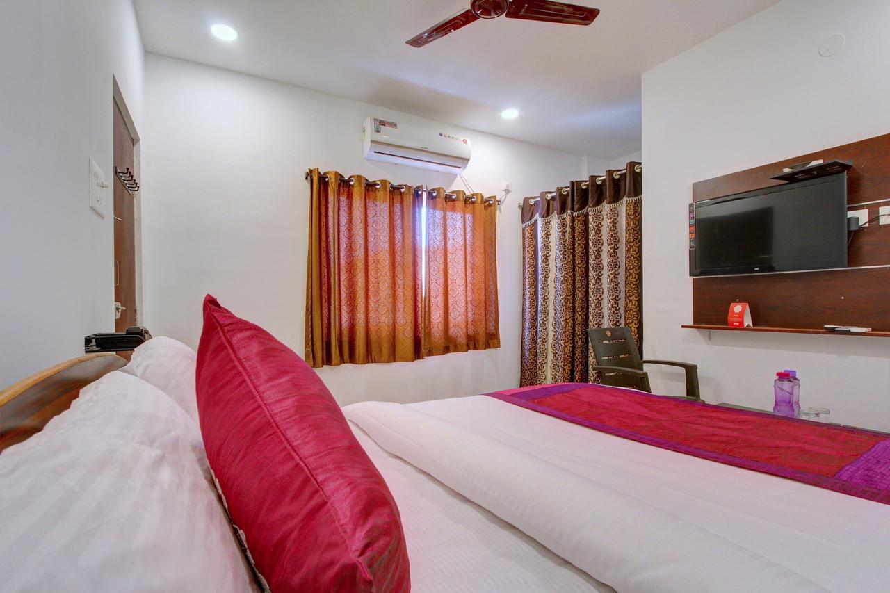 Oyo 11670 Hotel Vishnu Priya Residency Хидерабад Екстериор снимка