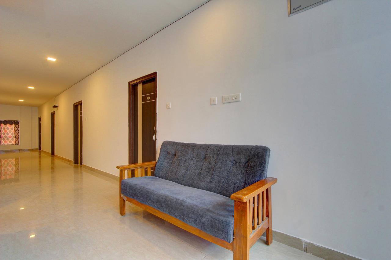 Oyo 11670 Hotel Vishnu Priya Residency Хидерабад Екстериор снимка