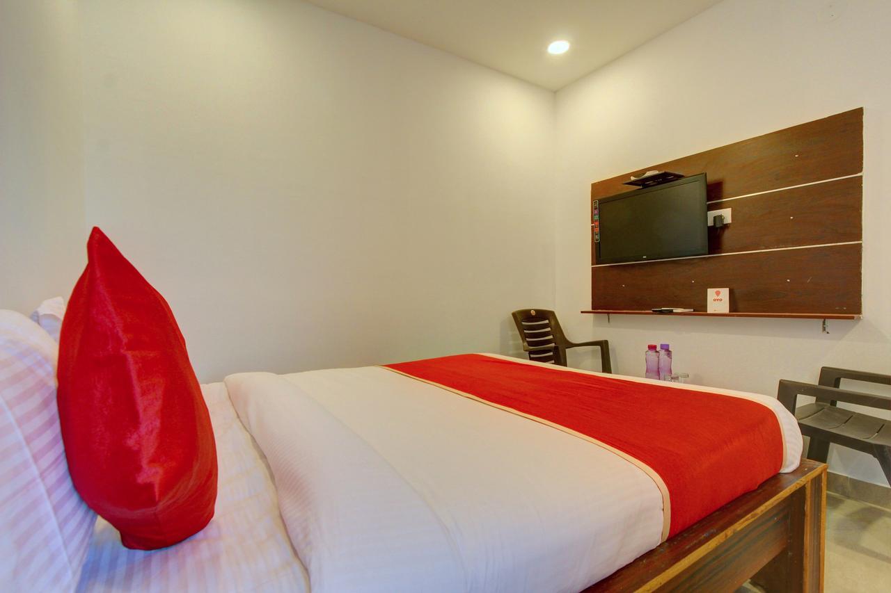 Oyo 11670 Hotel Vishnu Priya Residency Хидерабад Екстериор снимка