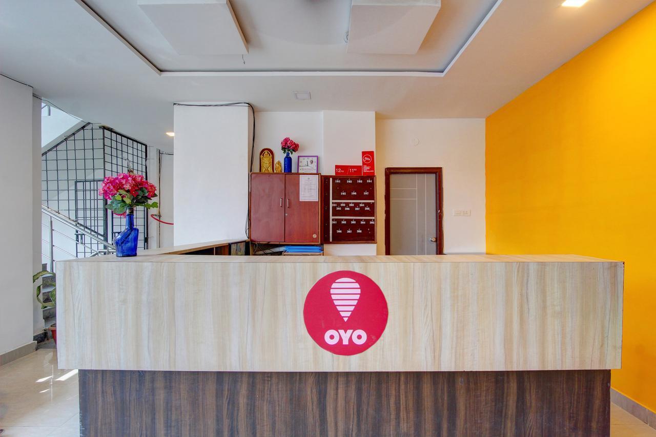 Oyo 11670 Hotel Vishnu Priya Residency Хидерабад Екстериор снимка