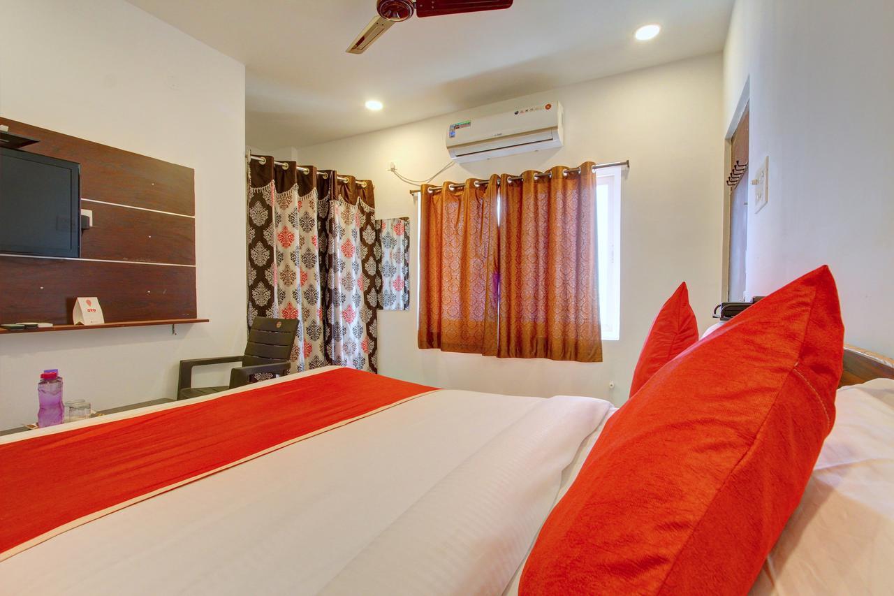Oyo 11670 Hotel Vishnu Priya Residency Хидерабад Екстериор снимка